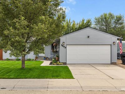 1047 W Chateau Ave