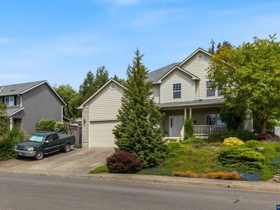 310 NW Foxglove St