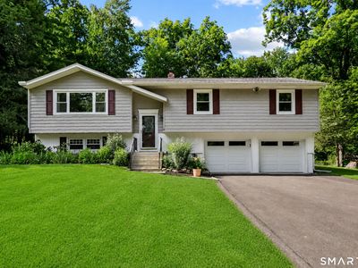 8 Fleetwood Drive