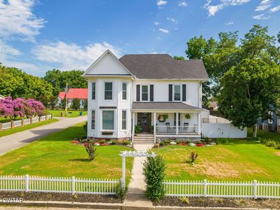 206 W Main St