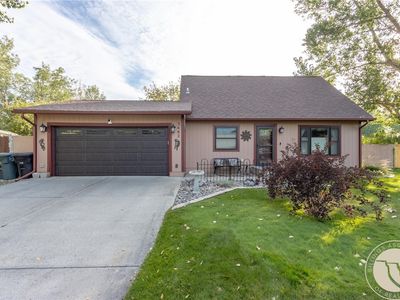 3482 Canyon Dr