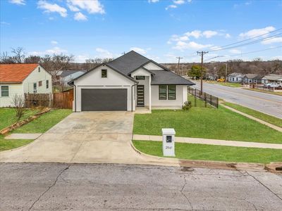 2561 Burton Ave