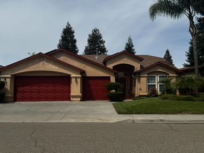876 Royal Dr