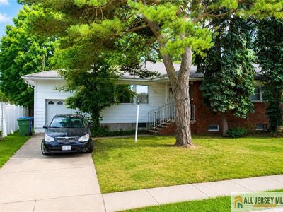 Property at 713 Lincoln Dr, Perth Amboy, NJ