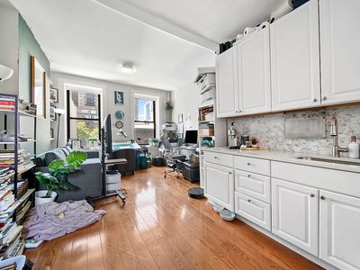 349 W 44th St APT 5FE
