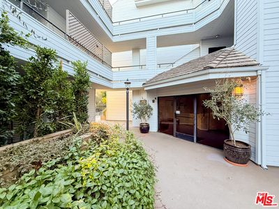 13331 Moorpark St APT 233
