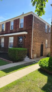 8822 S Kenwood Ave