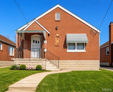 227 W Loretta Ave