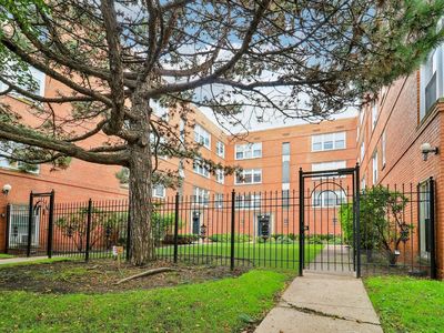 2408 W Farragut Ave APT 2A