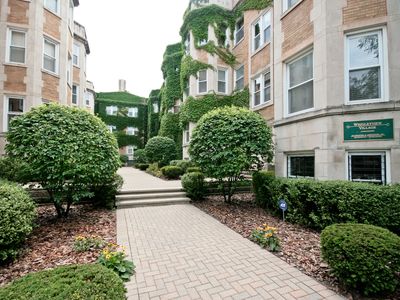 871 W Cornelia Ave #1