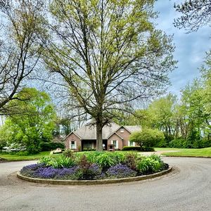 2242 Woodlawn Way