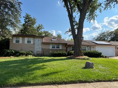 11 W Palatine Rd