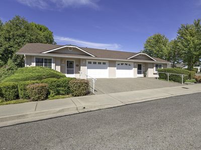 3036 University Rd #3038