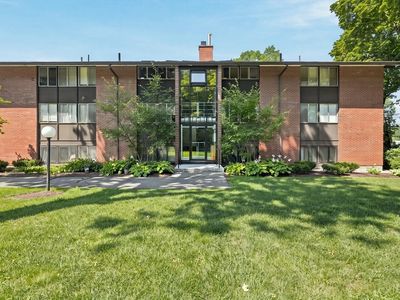 3 Longwood Dr #103