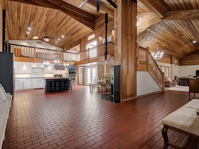 1839 E Pleasantview Ln