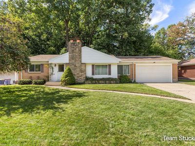 1127 Maplegrove Dr NW