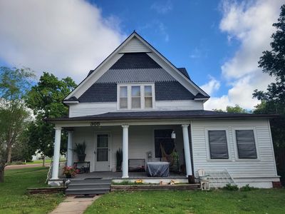 305 E 2nd St