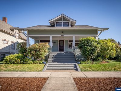820 4th Ave SW