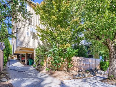 2622 E Madison Street