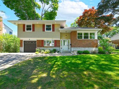 7 Rensselaer Drive