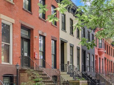 42 Monroe St