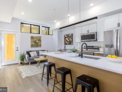 1012 17th Pl NE APT 1