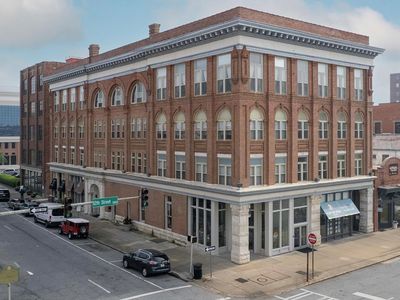 1204 1st Ave APT 402