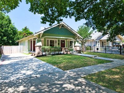 2704 College Ave
