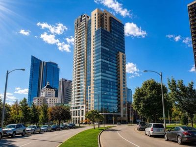 923 E Kilbourn AVENUE #1502