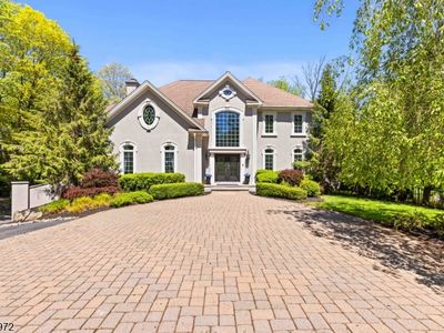 2 Manor Dr