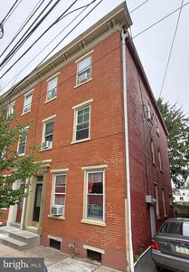 152 E Walnut St