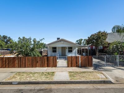 2221 E Lewis Ave