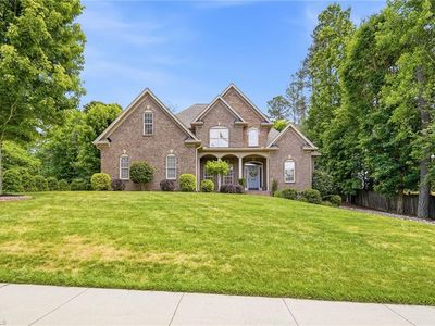 1227 Meadowlands Dr