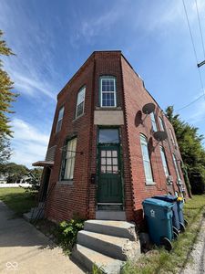 104 E 4th St