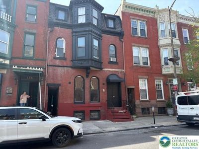 106 N 8th St