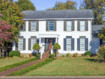 826 Chippendale Dr