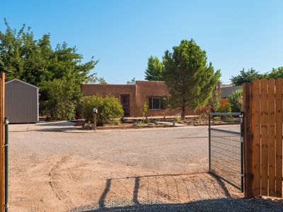 2203 Candelaria Rd NW