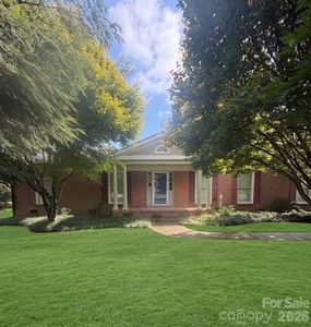 2038 Hempstead Rd
