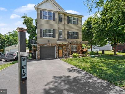 8 Elk Ln