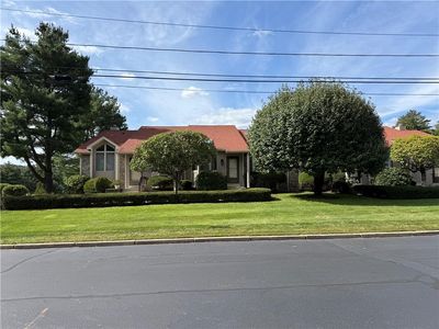 4 Shadowbrook Ln APT B