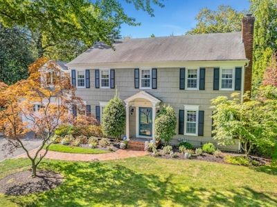 10 Fairview Ave