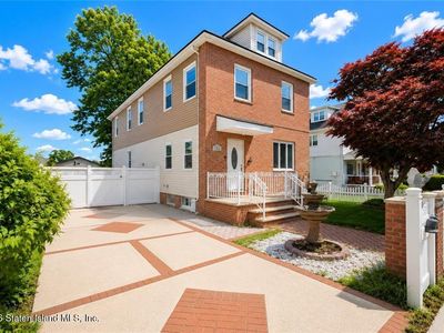 218 3rd St