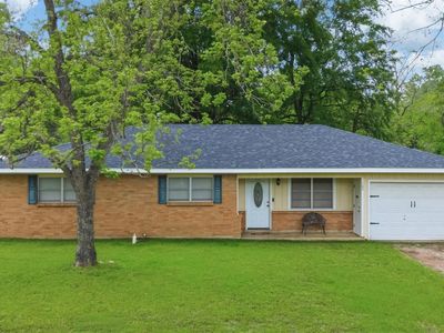 105 Lakeway Dr