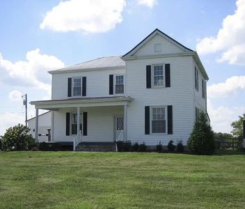 132 W Maple Leaf Rd