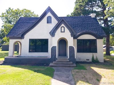 223 N 10th Ave