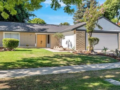 3234 E Palo Alto Ave