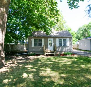 220 Shoreland Rd