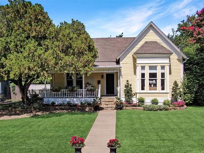 704 Parker St