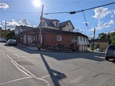 585 Fayette St