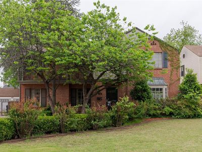 700 NW 39th St